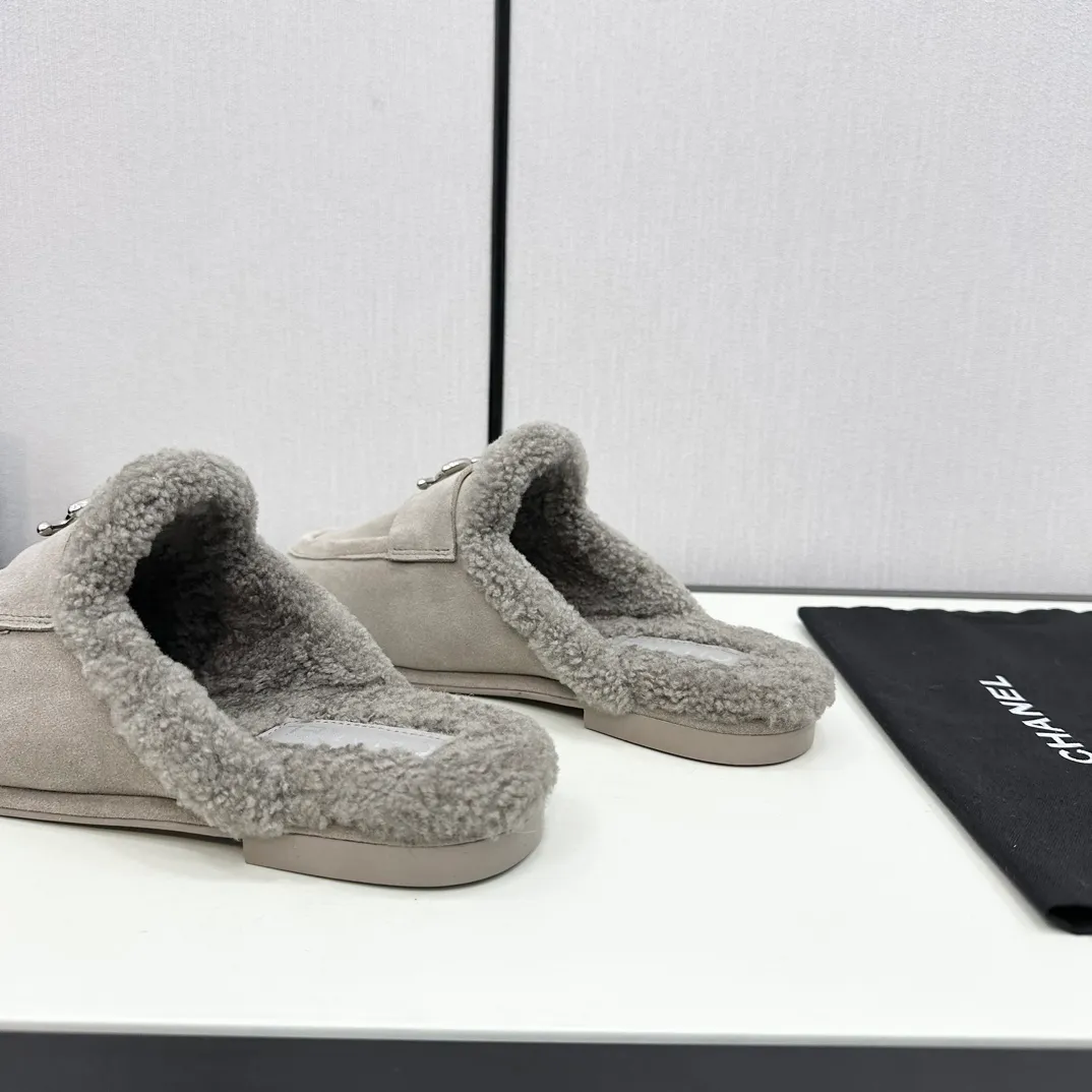 👟👟Ex-factory price 600👟👟Chanel 24K new furry loafers and Teddy furry shoes for autumn and winter. Very comfortable. Maillard brown is still very suitable for autumn and winter~ Suede upper, fur lining integrated, leather outsole Size: 35-39, other sizes are customized